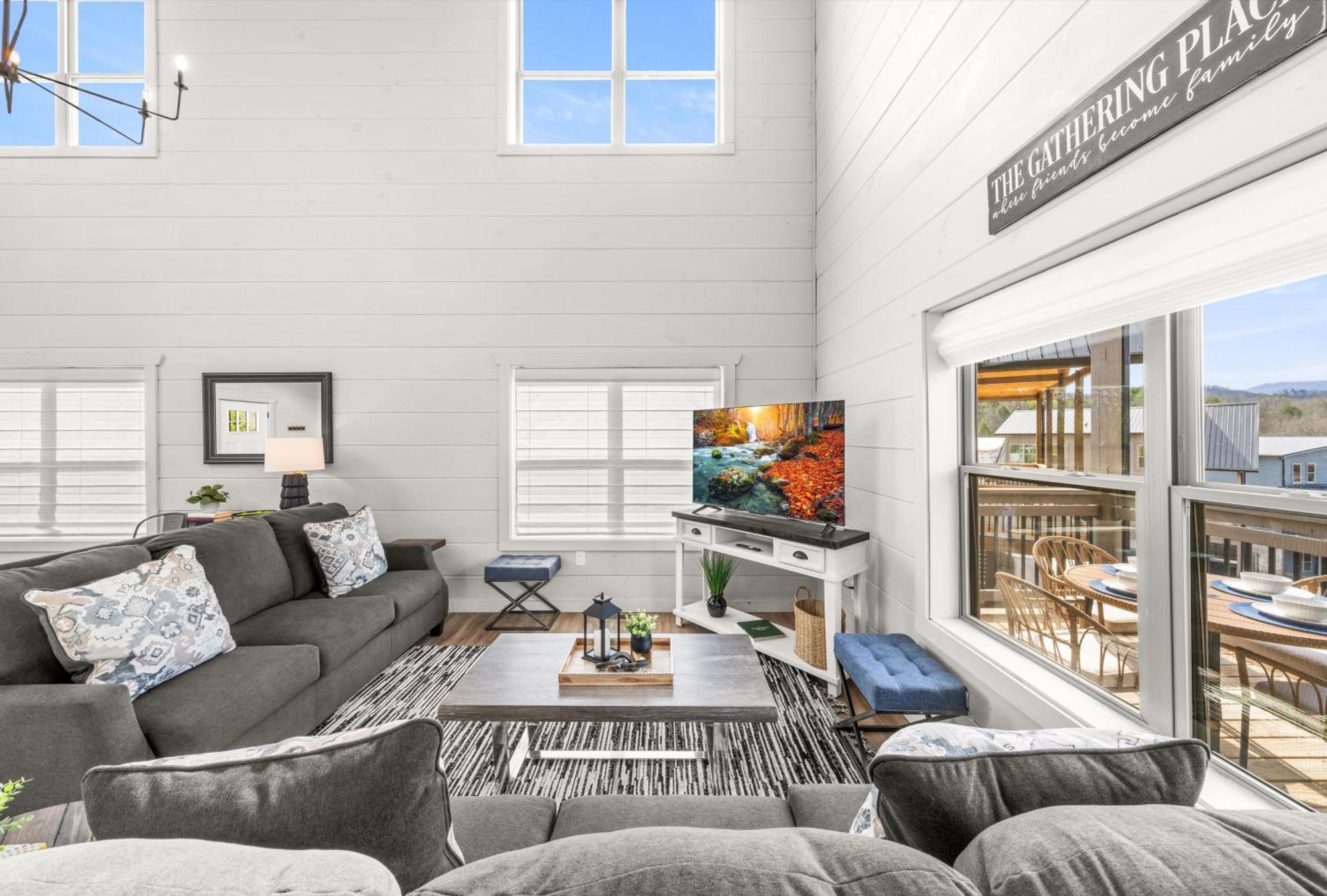 New - Heated Indoor Pool, Jacuzzi, Gameroom *